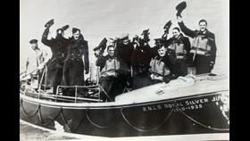 Wells RNLI 1939 with airmen from local RAF base. Coxswain Ted Nielson with his crew