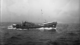 Black and white image of New Quay lifeboat, St Albans, while on trials, while on trials