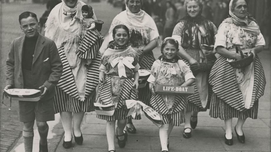Black and white image of group of women and children collecting for the RNLI